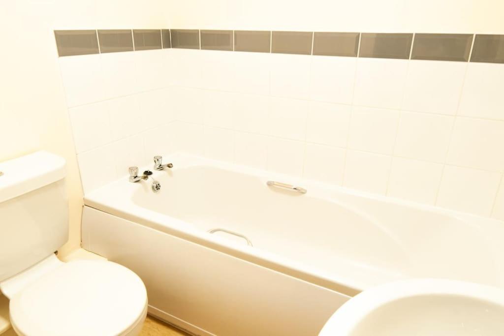 *New* 2-Bed Modern Apartment Burton-upon-Trent Extérieur photo