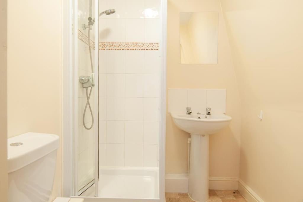 *New* 2-Bed Modern Apartment Burton-upon-Trent Extérieur photo