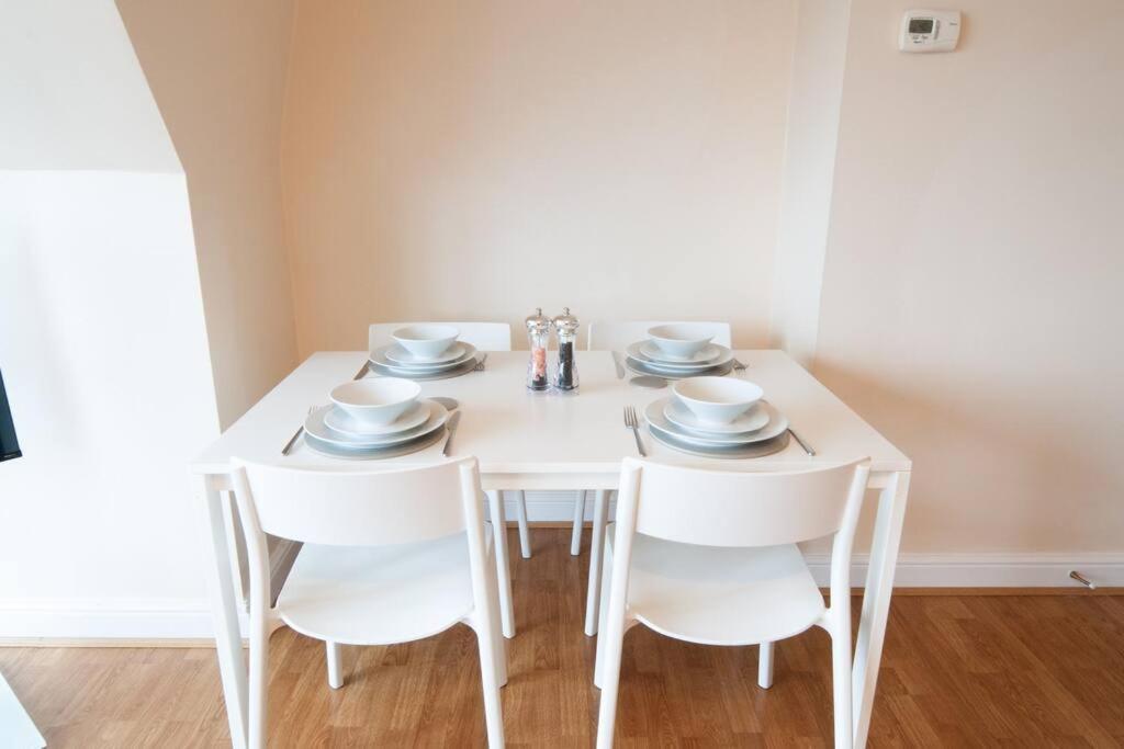 *New* 2-Bed Modern Apartment Burton-upon-Trent Extérieur photo